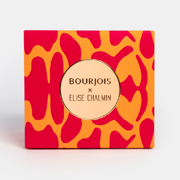 Vue de face de la boîte extérieure du calendrier, avec son motif pop rouge et orange et son logo central doré "Bourjois x Elise Chalmin".