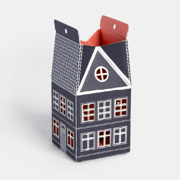 La maisonnette en papier bleu foncé Pandora assemblée mais ouverte sur le dessus, révélant son intérieur de couleur corail.
