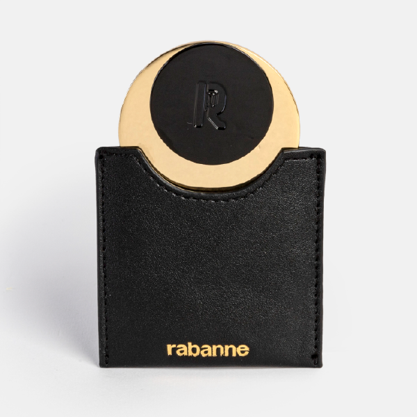 Miroir de poche Rabanne en métal doré et laque noire, présenté dans son étui en simili-cuir noir avec le logo "rabanne" doré.
