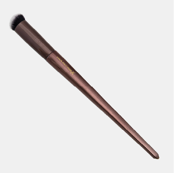 Le pinceau correcteur F5 de Max Factor X, idéal pour estomper l'anticernes.