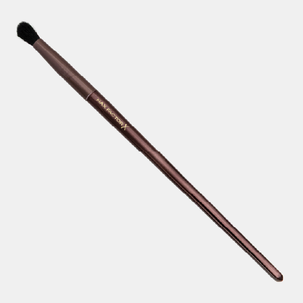 Le pinceau estompeur E17 pour fard à paupières de Max Factor X, avec une tête de poils plus fournie.