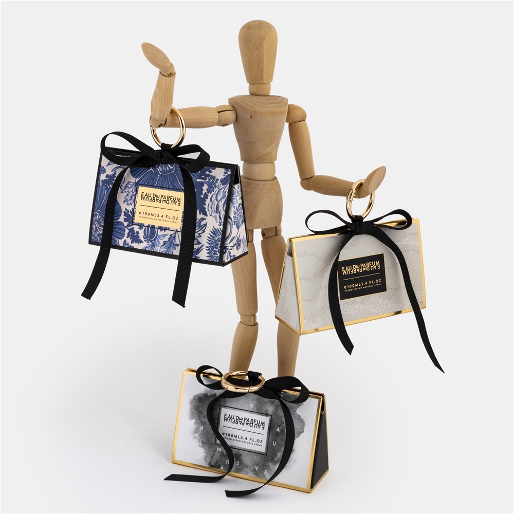 Des coffrets cadeaux collaterals au format sac, pensés comme des objets à part entière, alliant praticité et valorisation du produit dans un esprit premium.